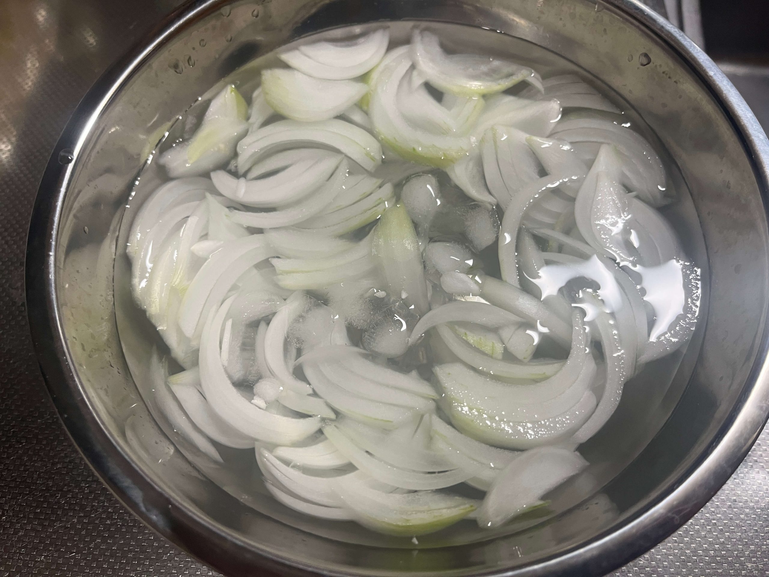 【筋肉飯レシピ】夏にピッタリ冷しゃぶ風！ 鶏むね肉と玉ねぎ＆もやしのさっぱり和え 高たんぱくで簡単減量サポート